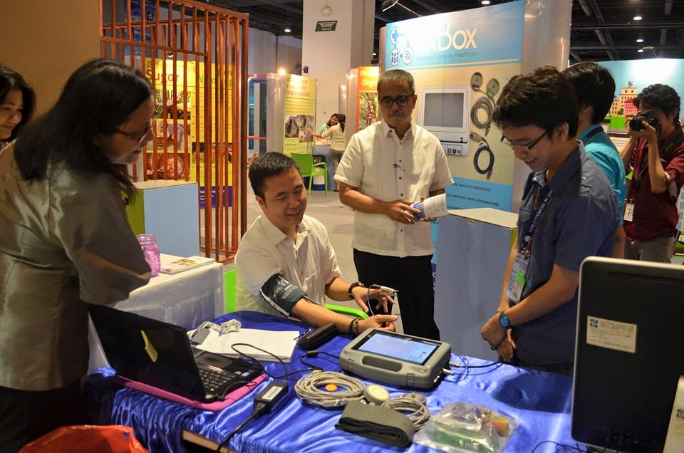 DOTC Secretary Joseph Abaya and DOST Secretary Mario Montejo at the RxBox booth during NSTW 2015